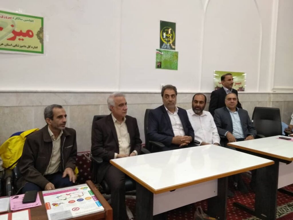 میز خدمت سازمان جهاد کشاورزی در محل برگزاری نماز جمعه دایر شد