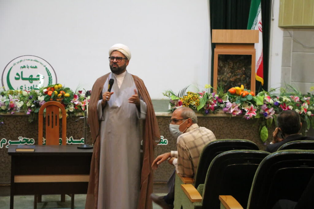 مسئول حوزه نمایندگی ولی فقیه در سازمان جهاد کشاورزی هرمزگان؛
 دشمنان در پی ترویج بی‌ بندباری در جامعه اسلامی هستند / حادثه تروریستی وحوش داعشی در حرم احمدبن موسی بی‌پاسخ نخواهد ماند