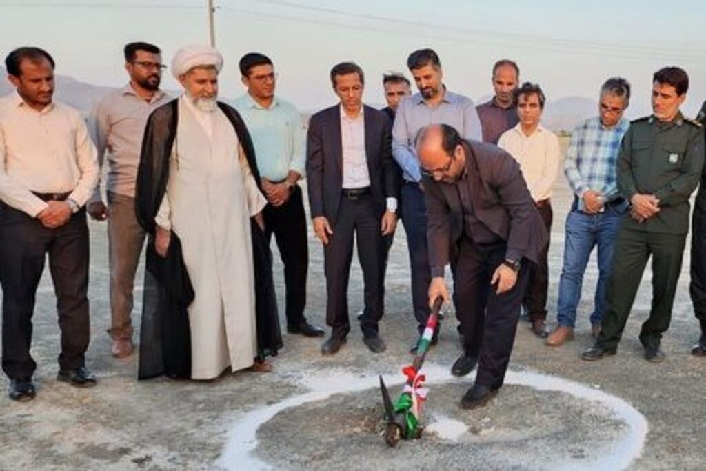 کلنگ زنی کارخانه رب گوجه فرنگی در بخش توکهور و هشتبندی میناب هم زمان با هفته دولت